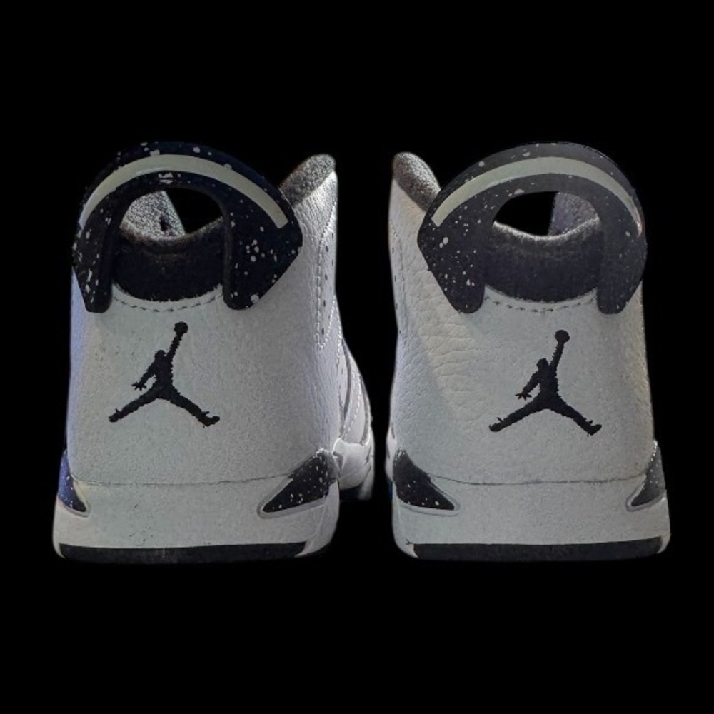 Toddler Jordan 6 Retro White Black / Oreo Sneakers Size 7c